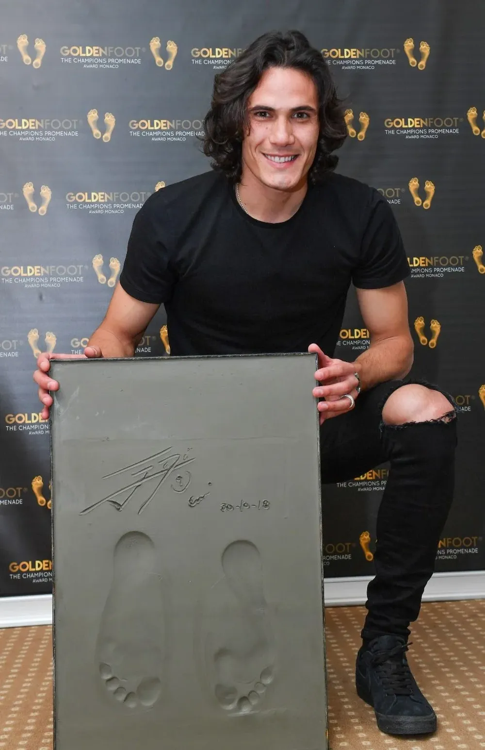 Cavani con su premio Golden Foot