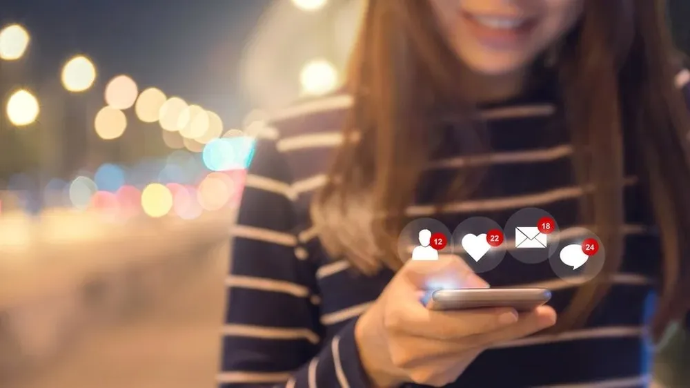 Facebook quiere seducir al público joven con memes y GIFs.