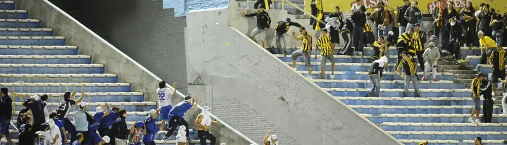 Incidentes en Peñarol-Vélez