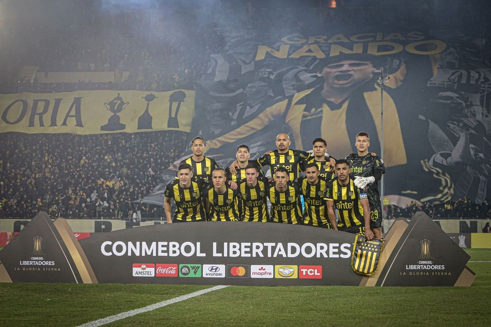El homenaje a Fernando Morena en el Campeón del Siglo en la previa del partido Peñarol vs Corinthians