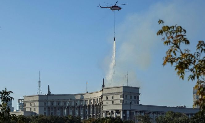 Rusia atacó al corazón del gobierno de ucrania por primera vez desde el inicio de la guerra hace 3 años.