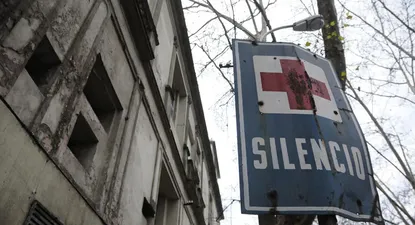 Hospital Pasteur: parte del techo se cayó encima de un funcionario