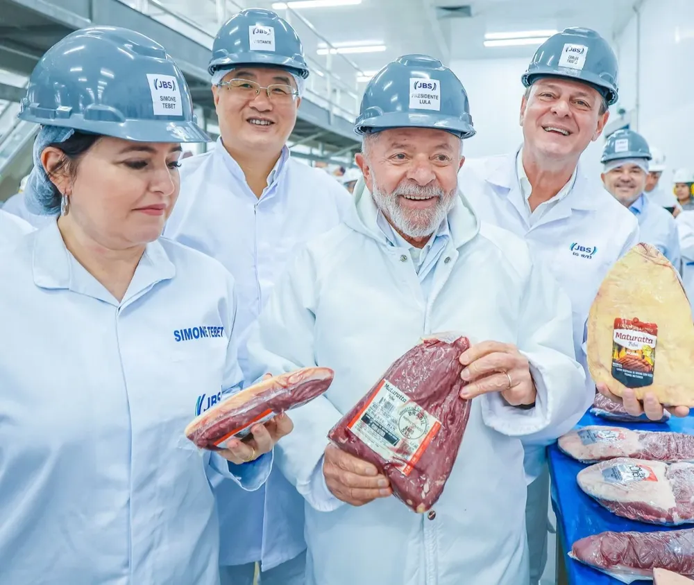 La visita del presidente brasileño al complejo industrial de JBS.