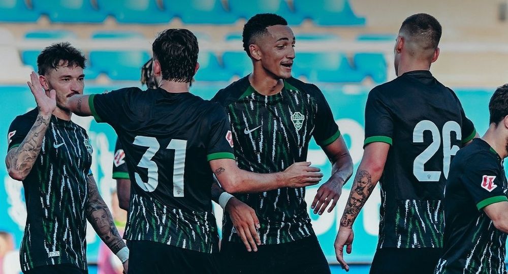 Álvaro Rodríguez festeja un gol para Elche, su nuevo club