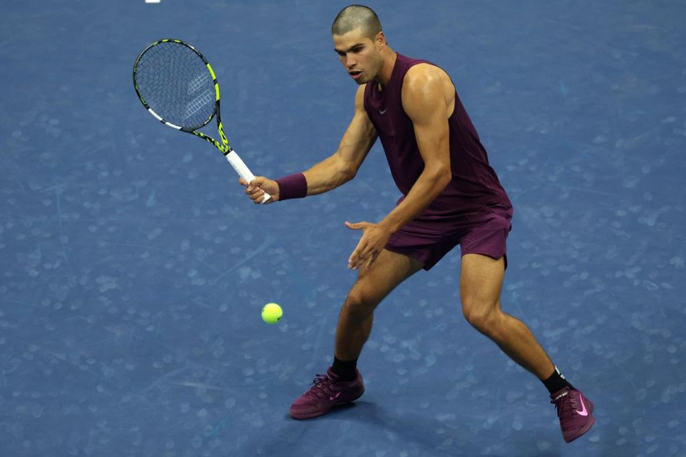 Contundente victoria de Carlos Alcaraz frente al italiano Bellucci.