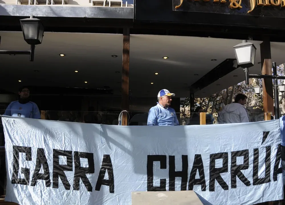 Hinchas celestes, con garra pero con frío