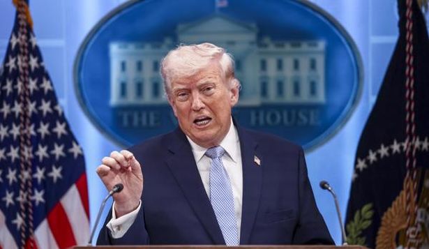 Donald Trump en la conferencia de prensa de este lunes