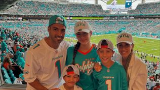 Luis Suárez fue a ver a los Miami Dolphins junto a su familia