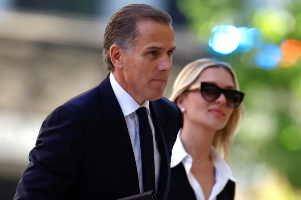 Hunter Biden﻿ junto a su esposa