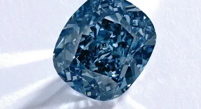 El diamante azul de 12,03 quilates pasó a ser el de mayor precio adquirido en una subasta de alhajas