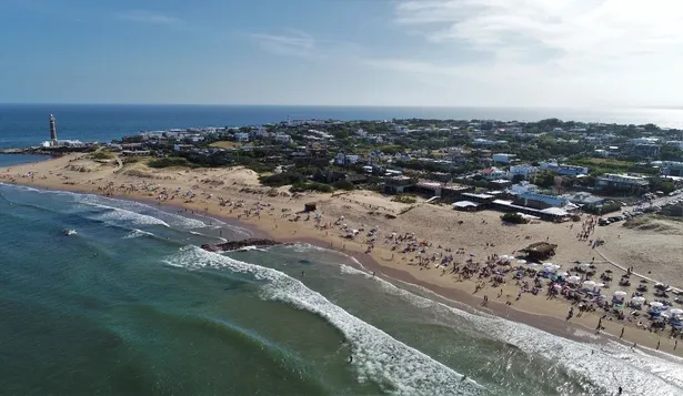 Ranking regional de balnearios: playas puntaesteñas son las más caras