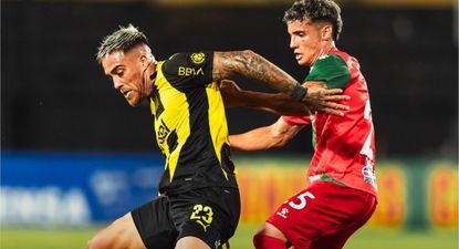 Javier Méndez de Peñarol ante Felipe Chiappini de Boston River por el Torneo Apertura