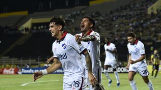 Alexis Castro celebra su gol para Nacional ante Deportivo Táchira