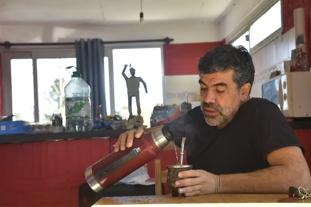 El senador Óscar Andrade en su casa de San Luis.