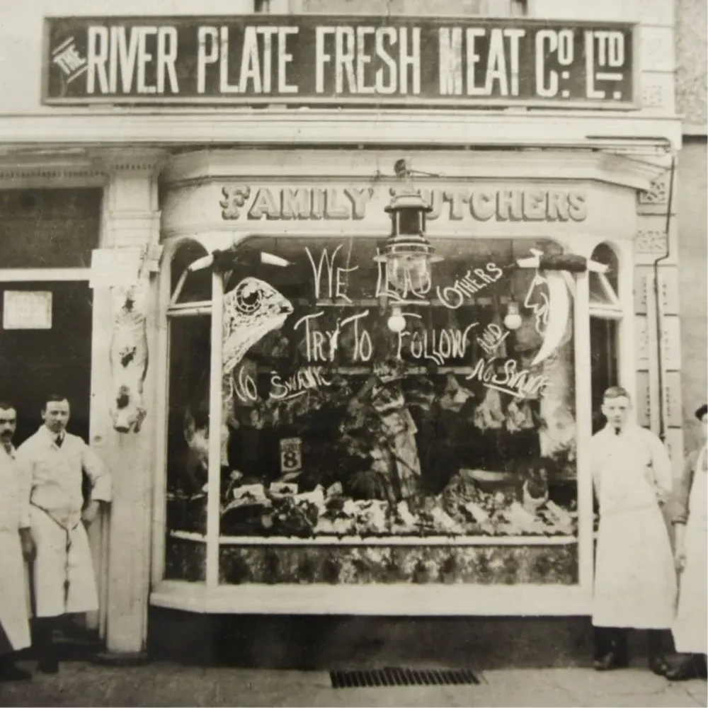 Puesto de venta de The River Plate Fresh Meat Company en Inglaterra a inicios del siglo XX