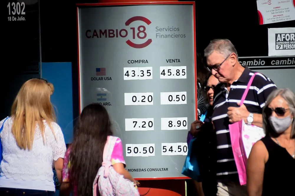 Pizarra de cambio. (Foto archivo)