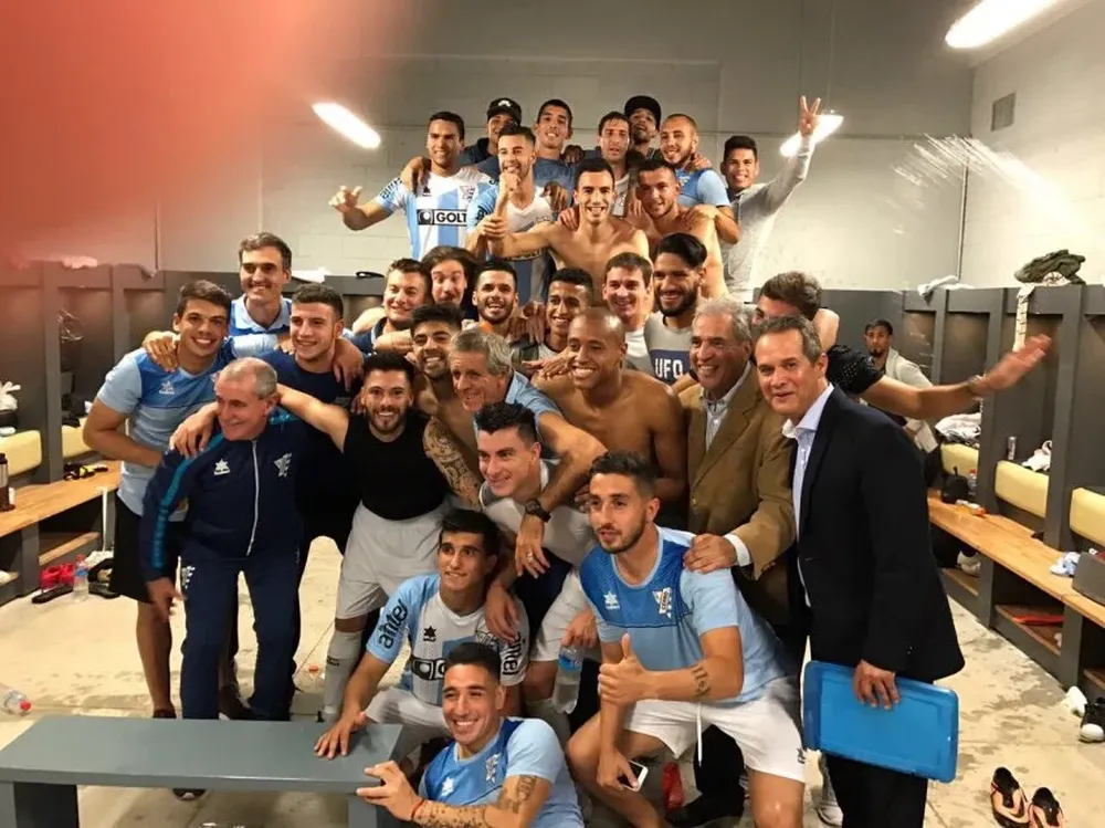 Festejo de Cerro en el Campeón del Siglo