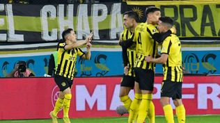Leonardo Fernández celebra el 1-0 de Peñarol ante The Strongest por Copa Libertadores