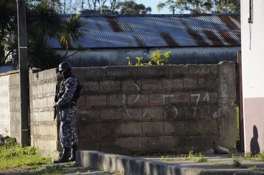 La Policía de Canelones dispuso un fuerte operativo en los alrededores al juzgado de Toledo en el que declara el Pato Feo