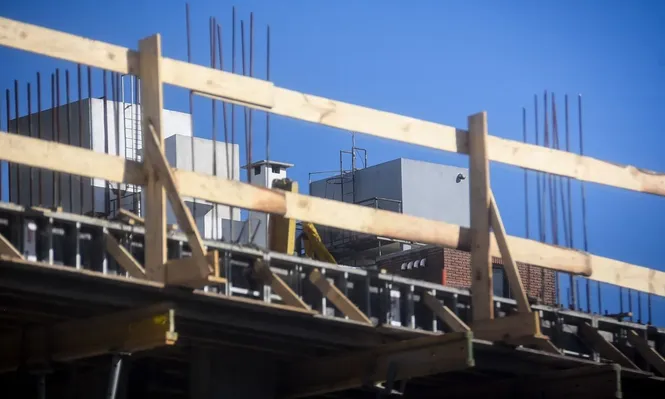 Caída de más de 40% en los flujos de créditos hipotecarios en el último año está dejando a un gran perjudicado: la construcción.
