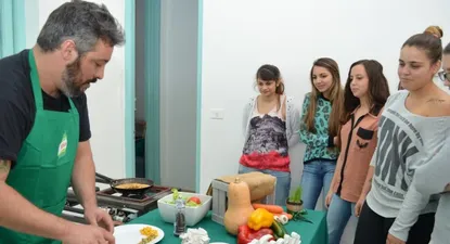 Knorr visitó residencias estudiantiles