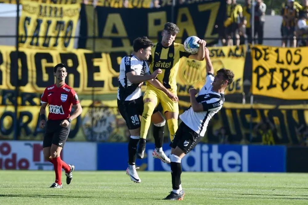 Santiago Homenchenko metiendo mano