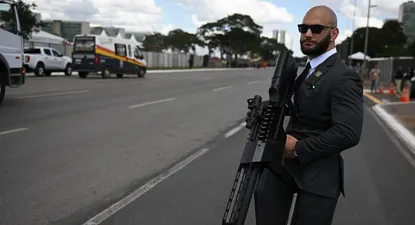 como es la pistola futurista con que la policia derribo un dron durante la asuncion de lula
