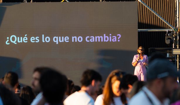 ¿Cuándo es conveniente delegar las decisiones? La vicepresidenta de AWS para América Latina tiene la respuesta