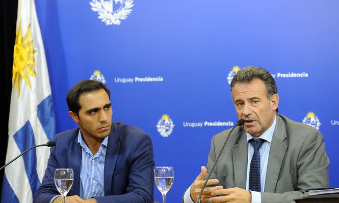 Archivo, marzo de 2020; conferencia de prensa del ministro Daniel Salinas y el subsecretario José Luis Satdjian