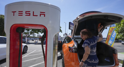 Nuevo desafío de Trump para California: el presidente revocó las regulaciones del estado sobre vehículos eléctricos
