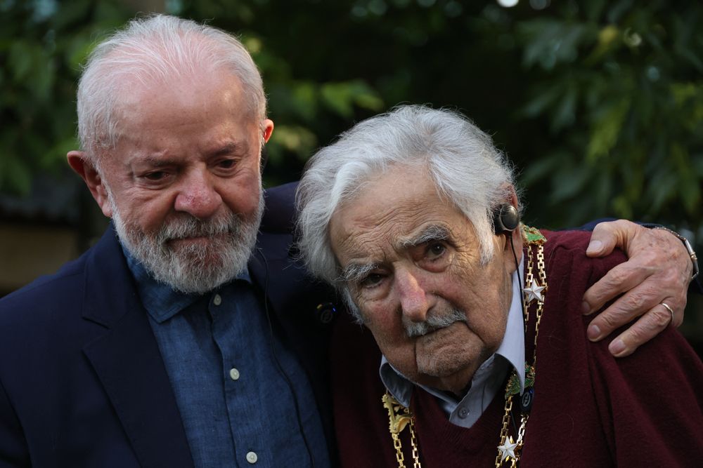 Lula Da Silva y José Mujica en la chacra de Rincón del Cerro.jpg