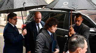 La llegada del presidente Javier Milei al Museo del Holocausto para encabezar el acto.