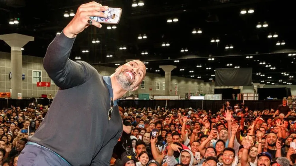 Dwayne nullLa Rocanull Johnson sigue una inteligente estrategia en las redes socialesnull, según Forbes.