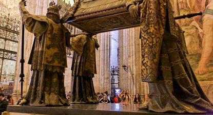Tumba de Cristóbal Colón en la catedral de Sevilla.