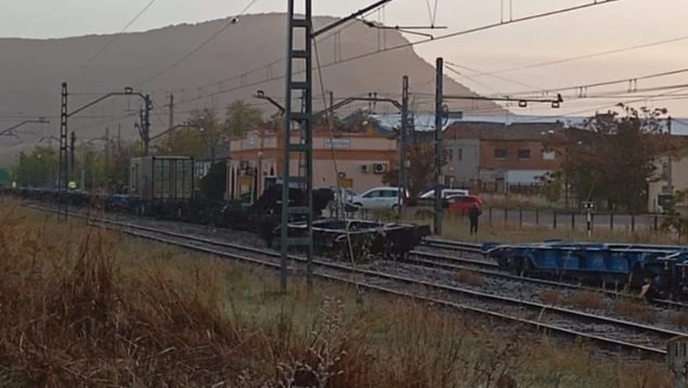 El tren descarrilado en Guadalajara.