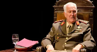 Luppi en la obra El reportaje de Santiago Varela en 2014.