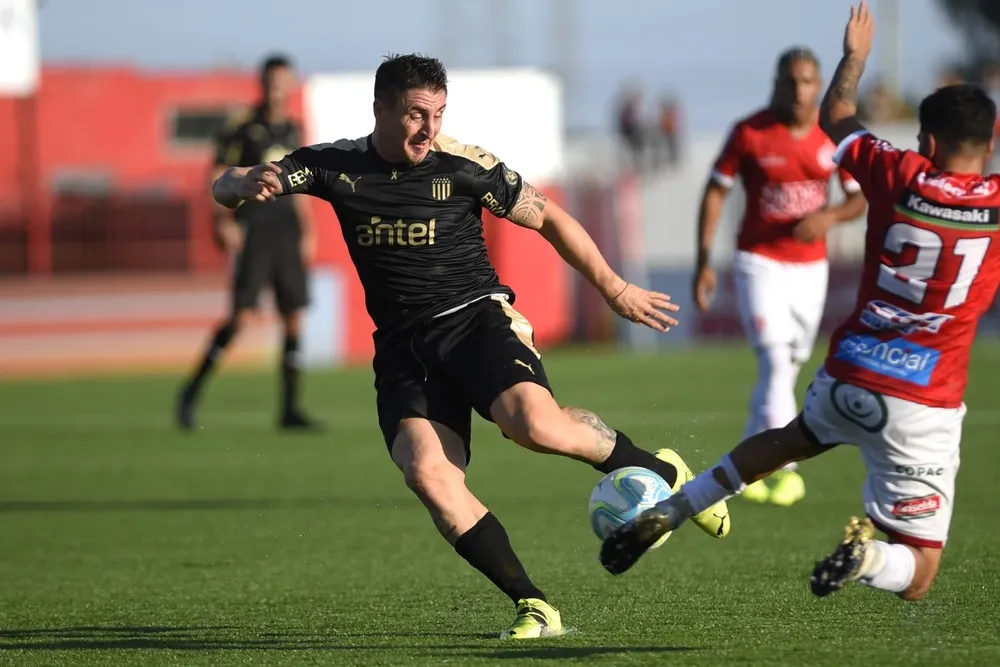 Cristian Rodríguez jugando para Peñarol en 2020
