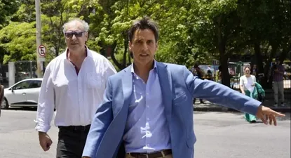 Gustavo Olmos en su llegada al Juzgado de Familia Especializado
