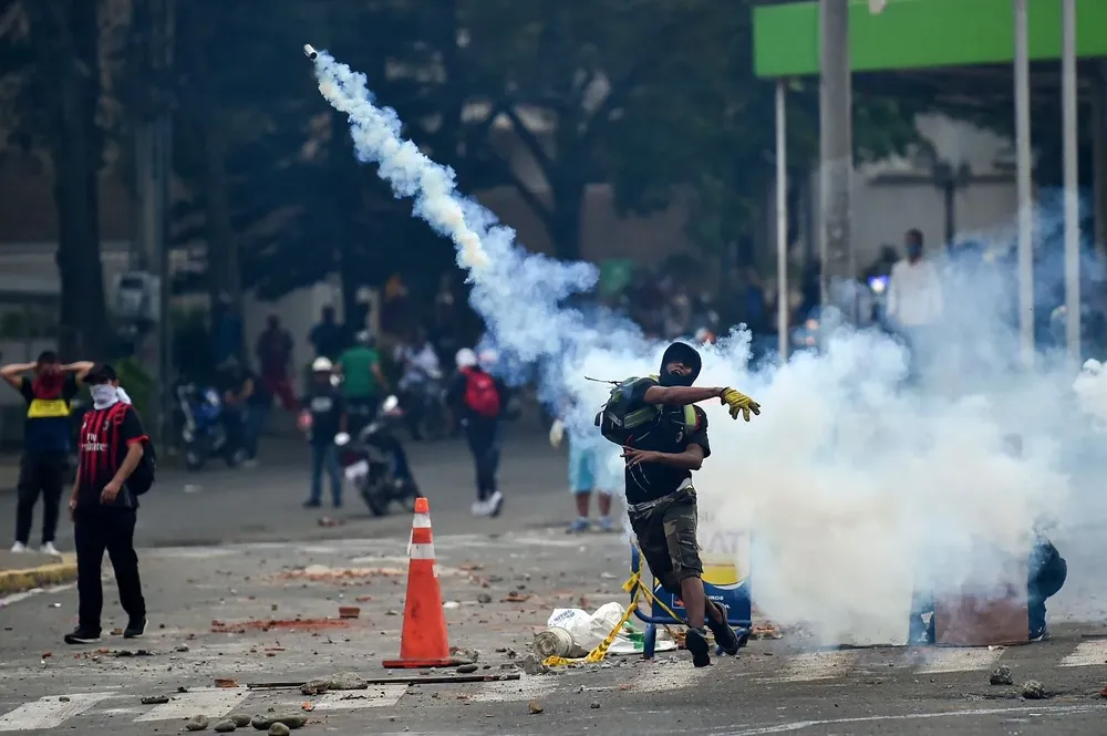 Los estallidos sociales en Colombia, que suman más de 15 días, profundizaron la crisis