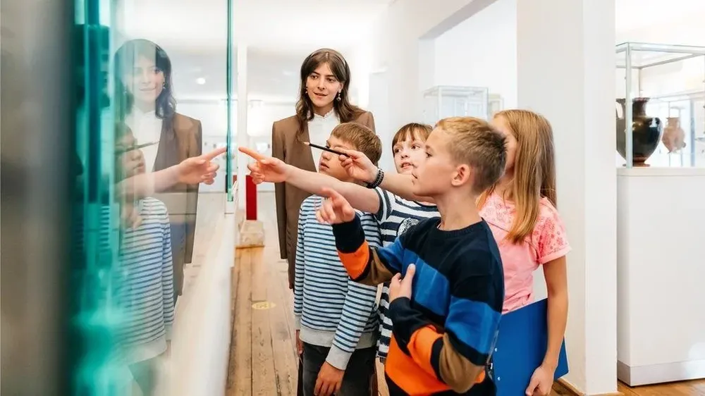 Investigaciones recientes cuestionan seriamente la utilidad de permanecer sentados durante las largas horas en que se extiende la docencia