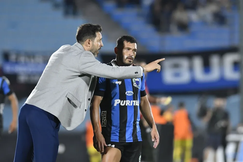 El entrenador Jorge Bava y el lateral Samudio