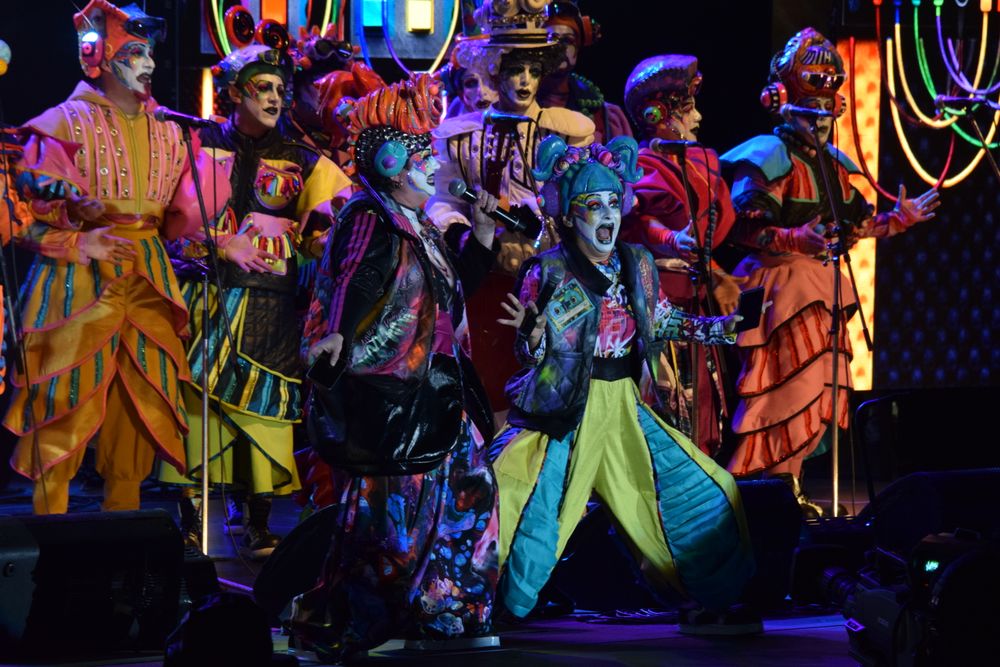 Concurso de carnaval 2026: integrantes de la murga La Gran Muñeca.