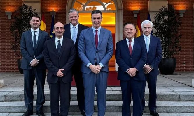 Pedro Sánchez, durante el anuncio de Broadcom como proveedor de microchips para España.