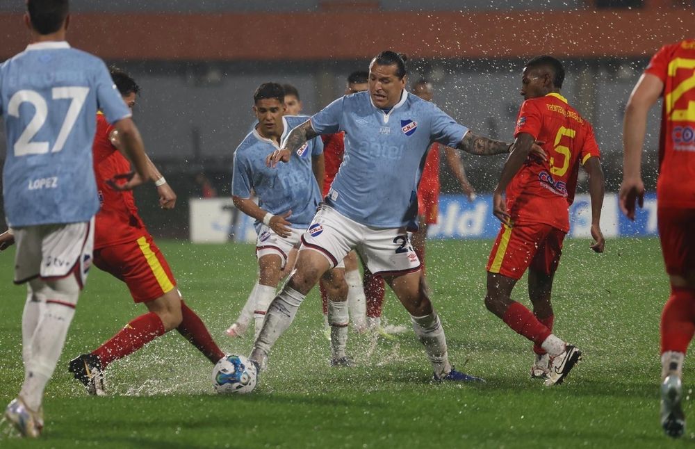 Federico Santander, de Nacional, ante Frontera Rivera por la Copa AUF Uruguay