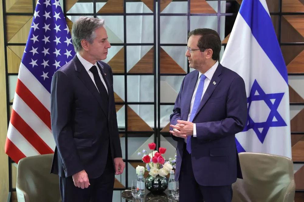 El presidente de Israel, Yzac Heerzog (der.), se reunió con el secretario de Estado norteamericano, Anthony Blinken