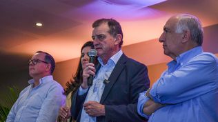 El senador y líder de Cabildo Abierto, Guido Manini Ríos, durante su discurso en el búnker