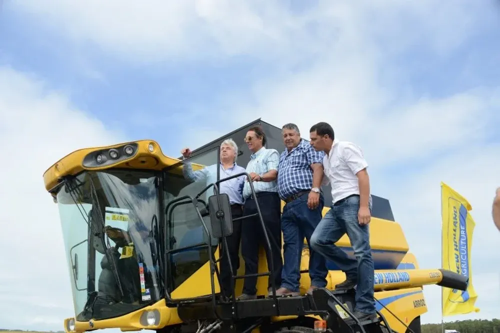 Ministro Aguerre, Lago, Furtado Méndez y Furtado Segovia, al inaugurarse la cosecha arrocera