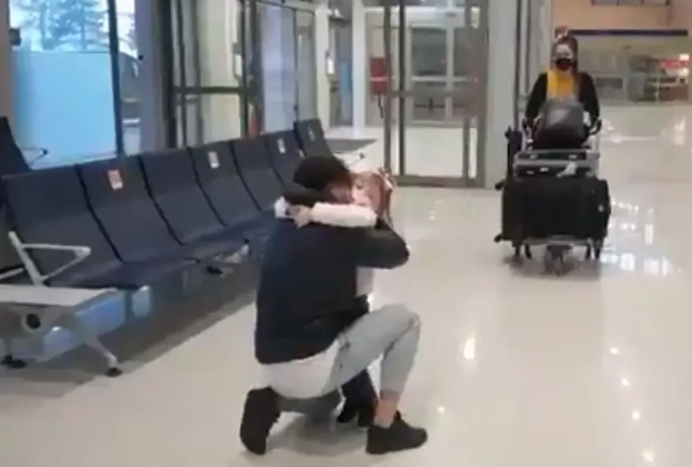 Leandro Reymúndez se reencontró con su hija y su esposa después de más de dos meses sin poder verlas