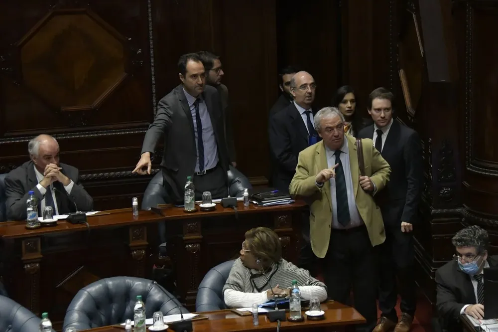 El ministro y el gobierno deben hacerse cargo de este tema, apuntó el FA