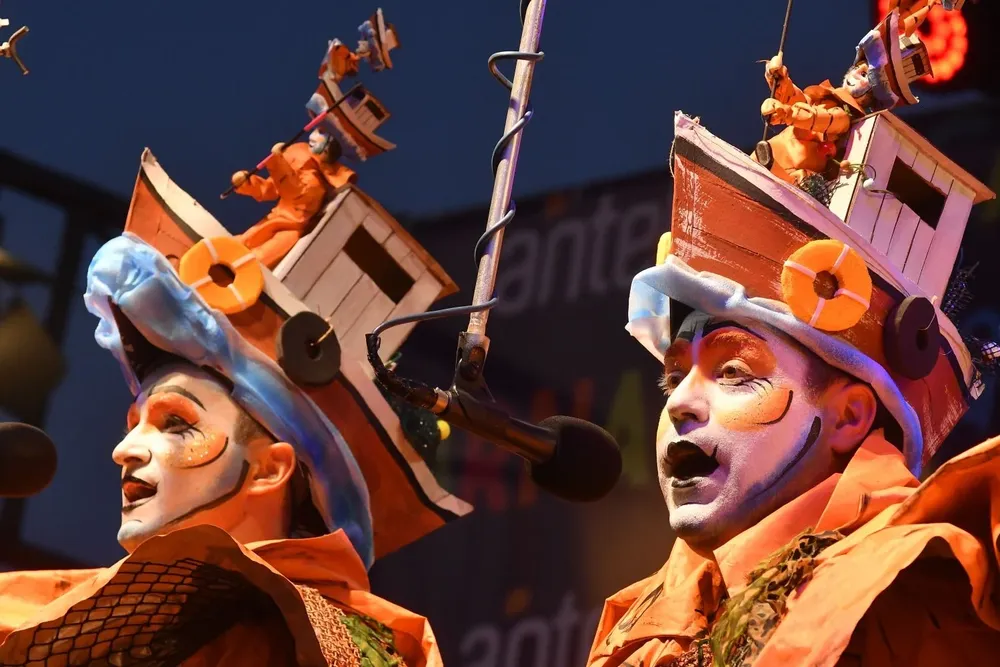 Integrantes de la murga La Osa Rafaela.